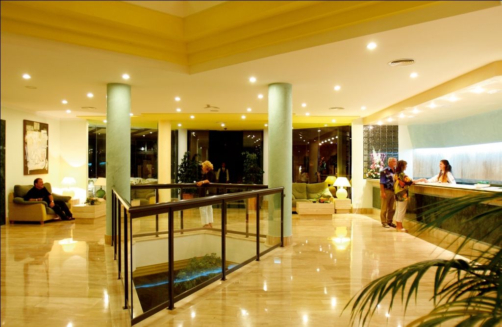 Cala Millor Garden Hotel - Adults Only Beltér fotó